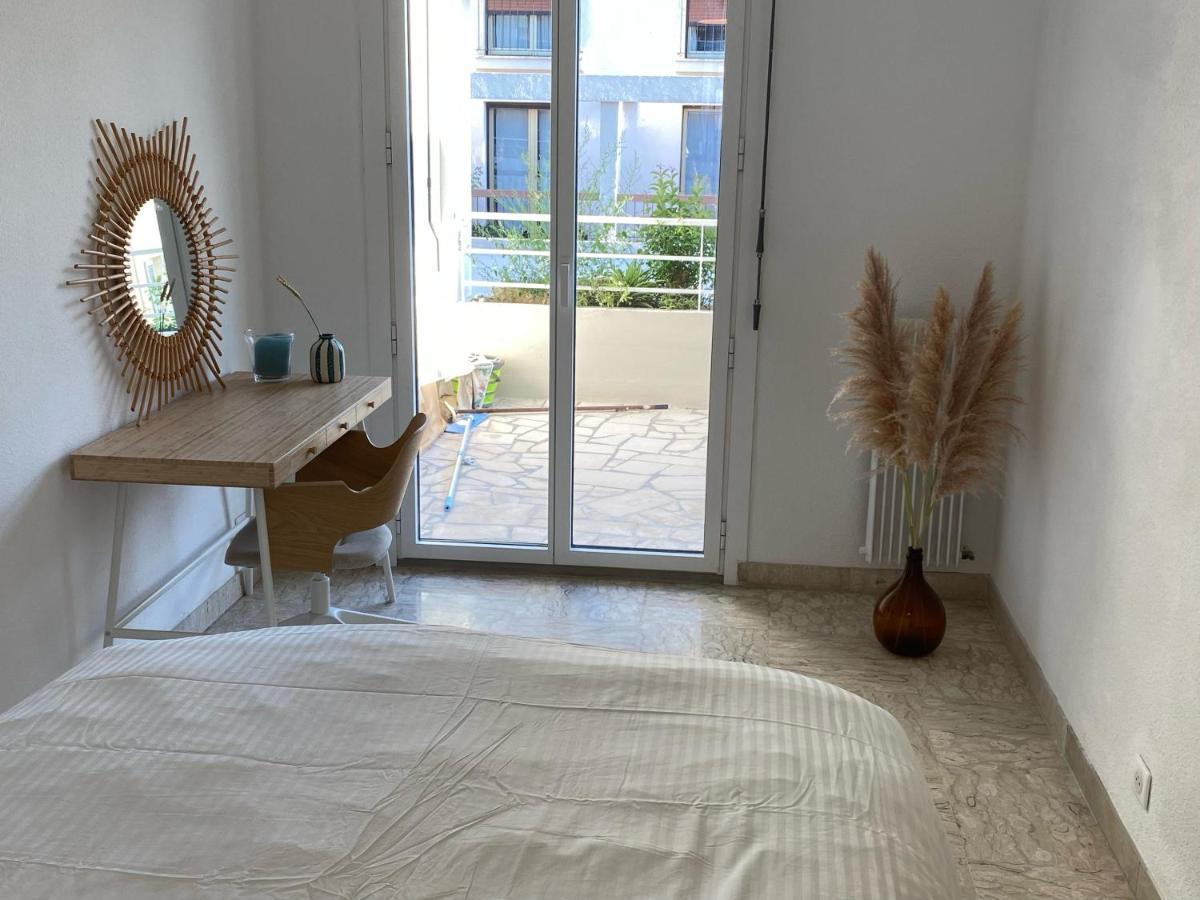 Terrasse Plein Sud - Chaleureux En Centre Ville Ιέρ Εξωτερικό φωτογραφία
