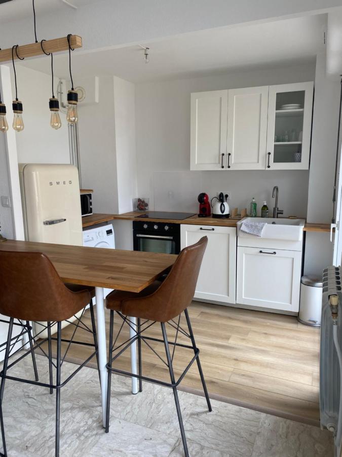 Terrasse Plein Sud - Chaleureux En Centre Ville Ιέρ Εξωτερικό φωτογραφία