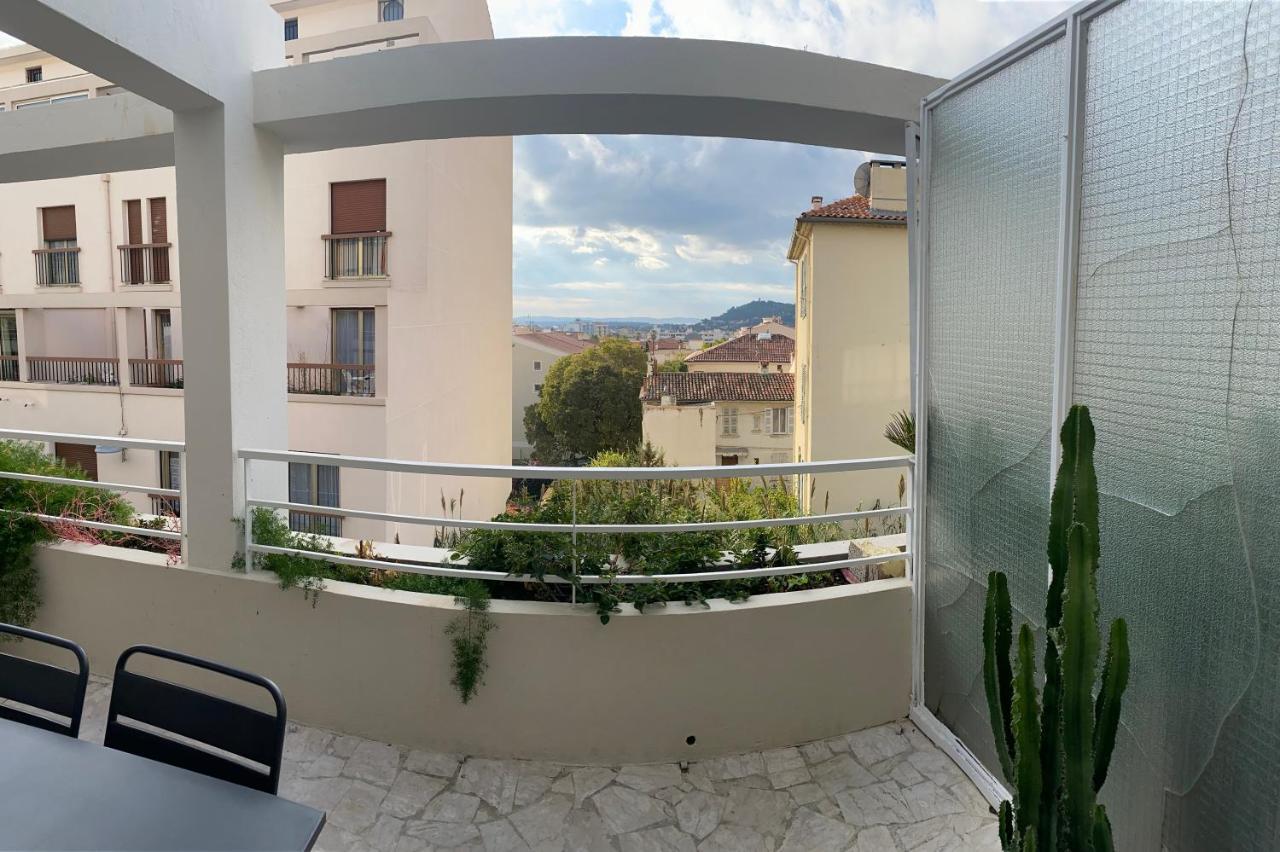 Terrasse Plein Sud - Chaleureux En Centre Ville Ιέρ Εξωτερικό φωτογραφία
